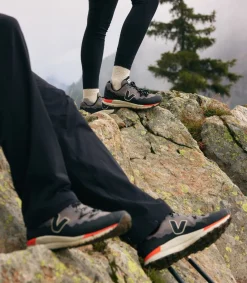 Women VEJA FITZ ROY TREK-SHELL BASALTE BLACK
