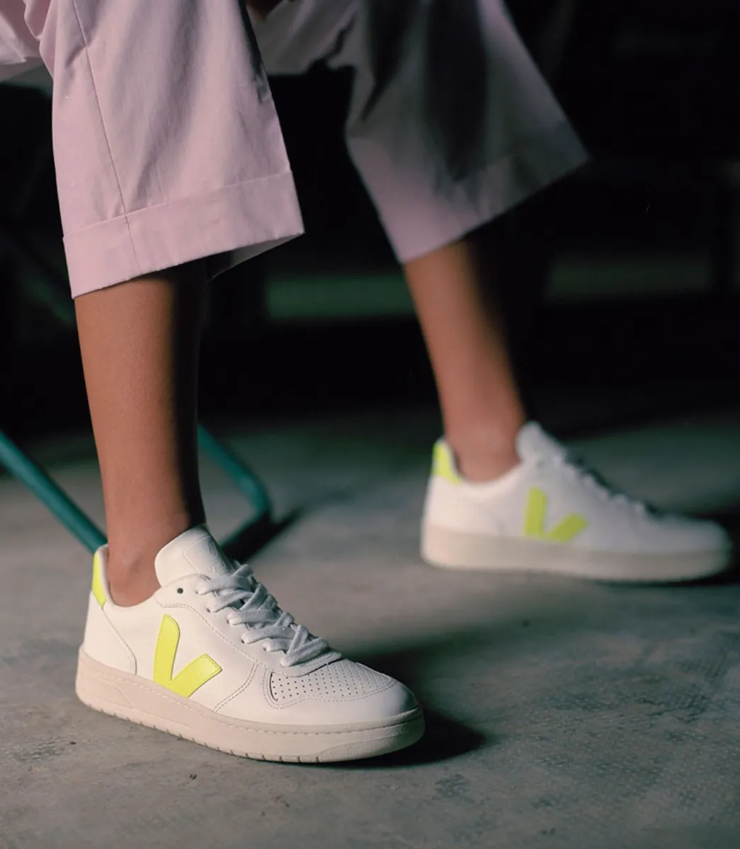 VEJA V-10 LEATHER WHITE JAUNE FLUO