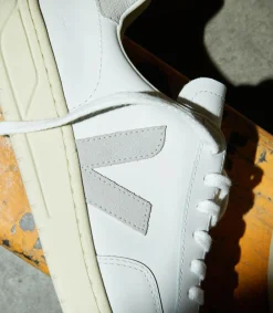 Women VEJA V-12 LEATHER WHITE LIGHT GREY