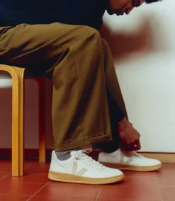 Women VEJA V-10 LEATHER WHITE NATURAL