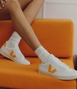 Women VEJA V-12 LEATHER WHITE OURO