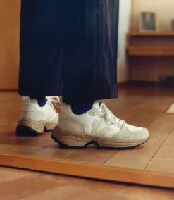 Women VEJA VENTURI II ALVEOMESH WHITE PIERRE DUNE