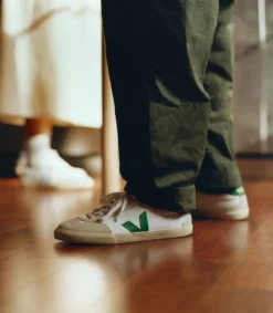 Women VEJA VOLLEY CANVAS WHITE EMERAUDE